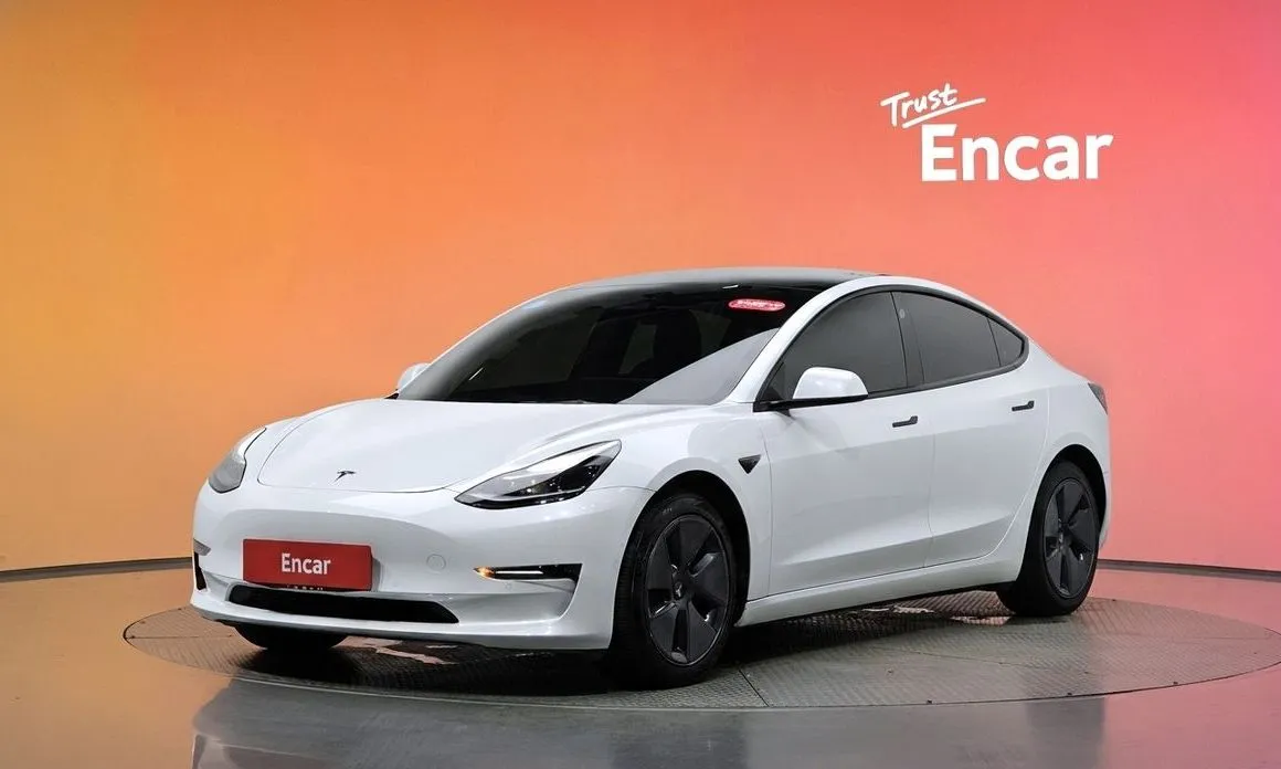 Tesla Model 3 — фото 1