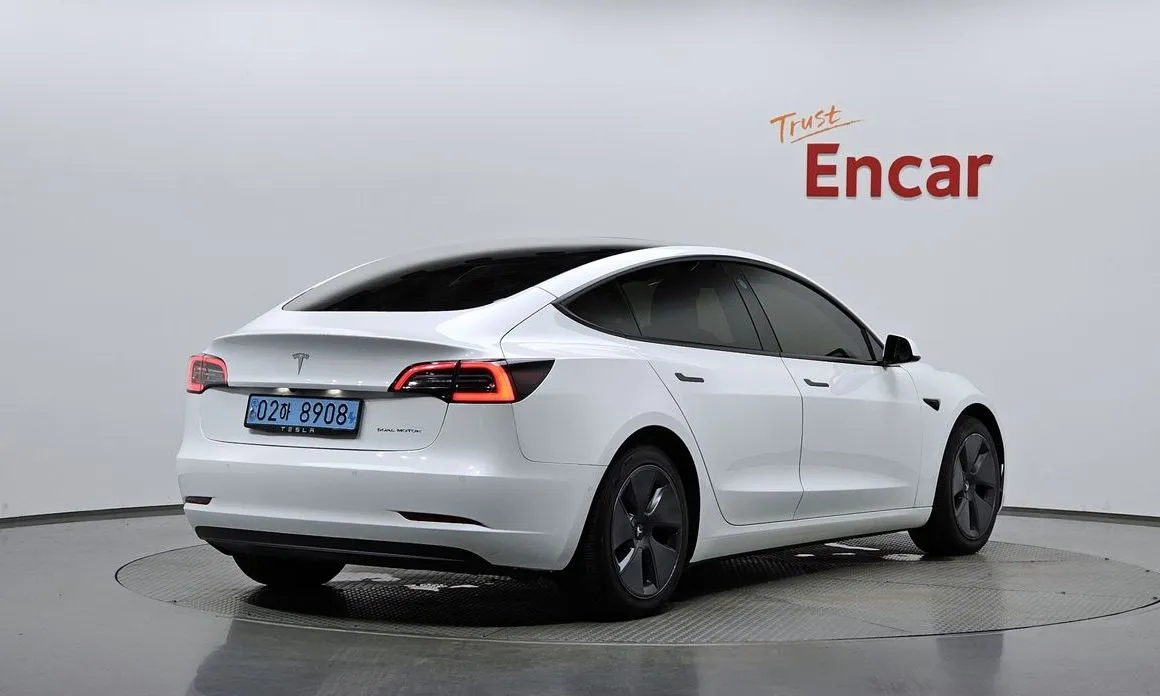 Tesla Model 3 — фото 8