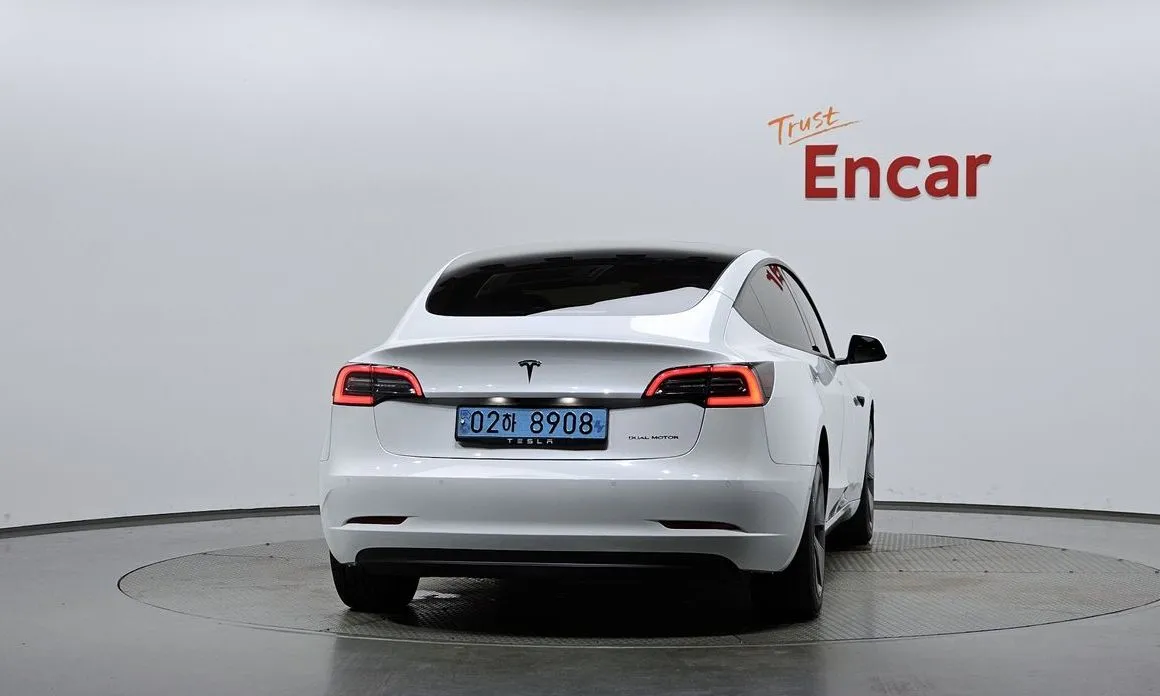 Tesla Model 3 — фото 4