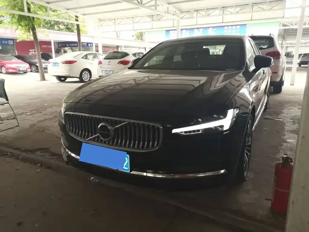 Volvo S90 — фото 1