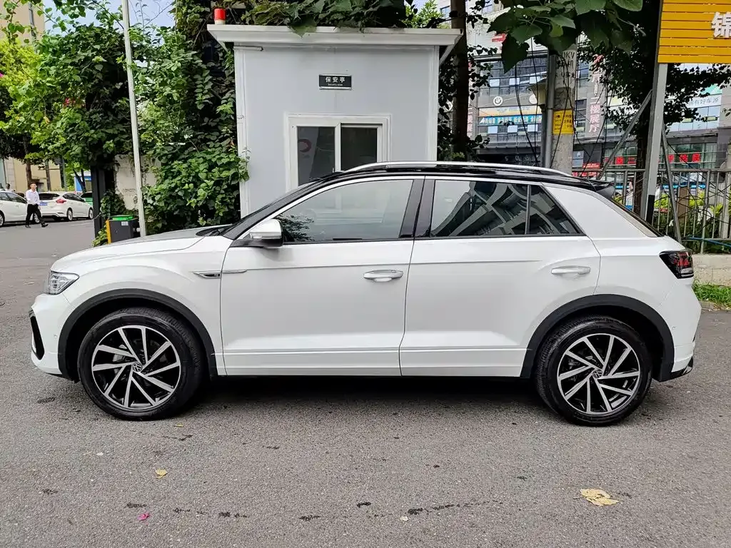 Volkswagen T-Roc — фото 10