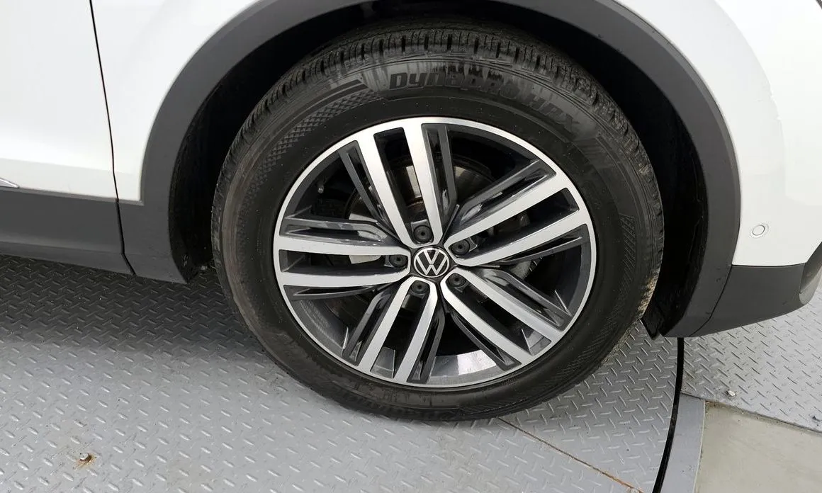 Volkswagen Tiguan — фото 9