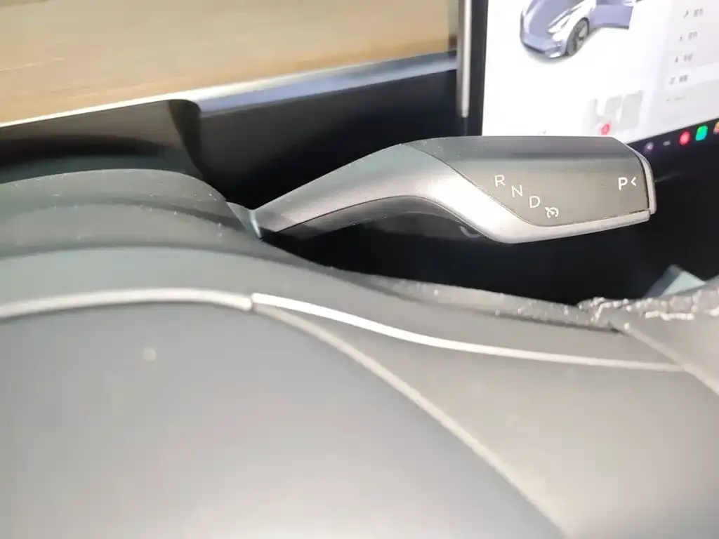 Tesla Model 3 — фото 3