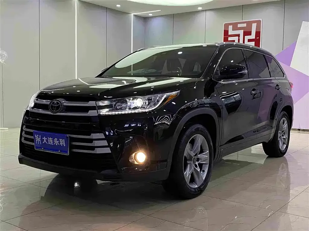 Toyota Highlander — фото 1