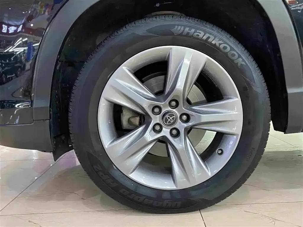 Toyota Highlander — фото 9