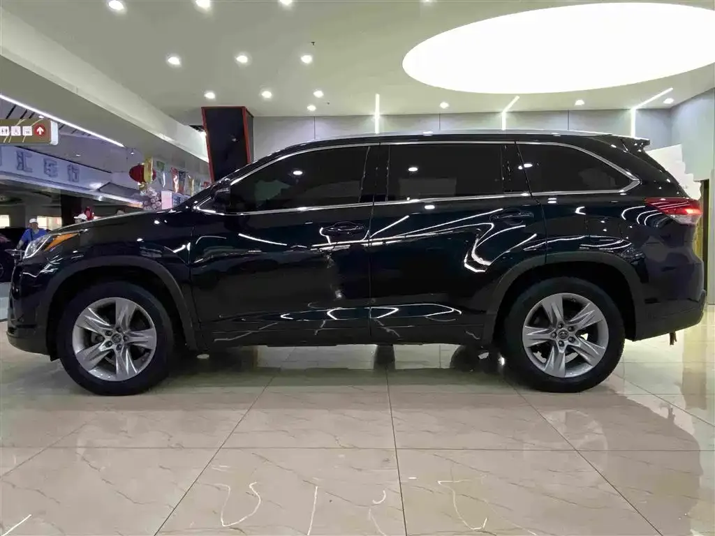 Toyota Highlander — фото 10