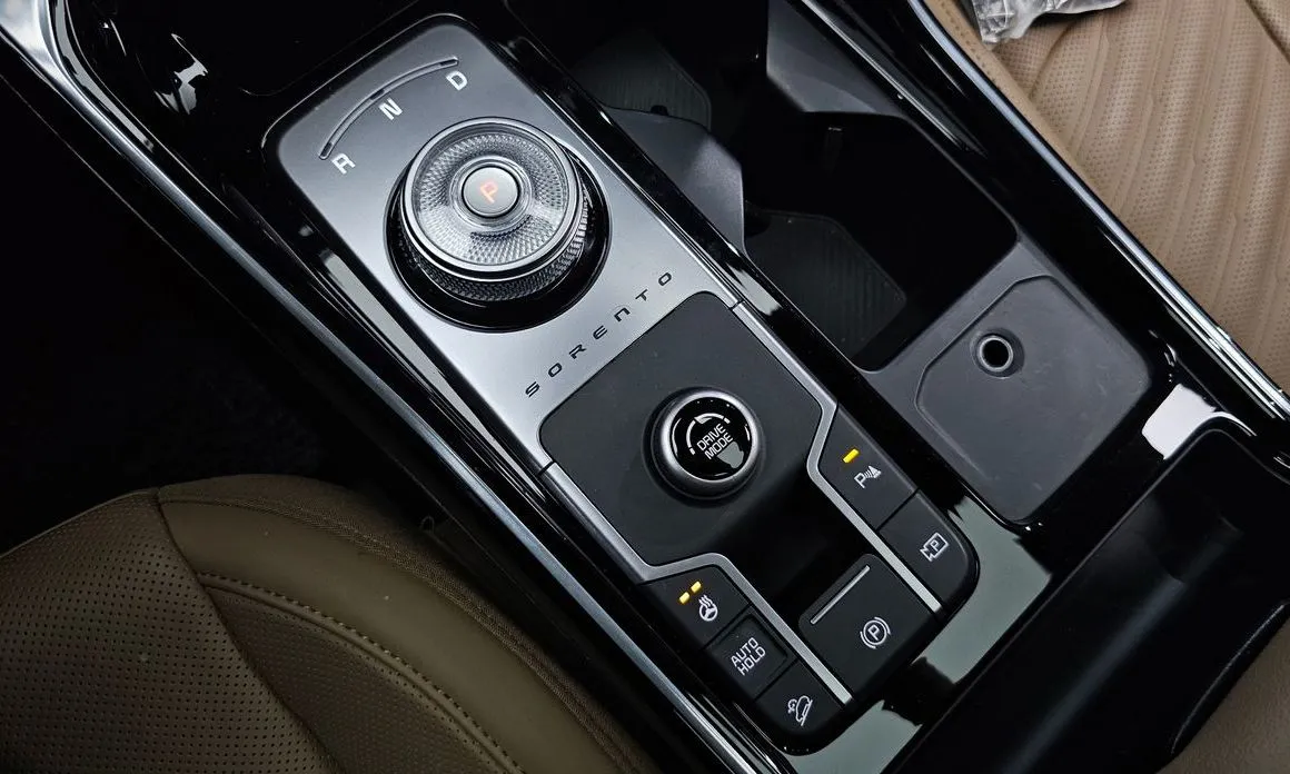 Kia Sorento — фото 7