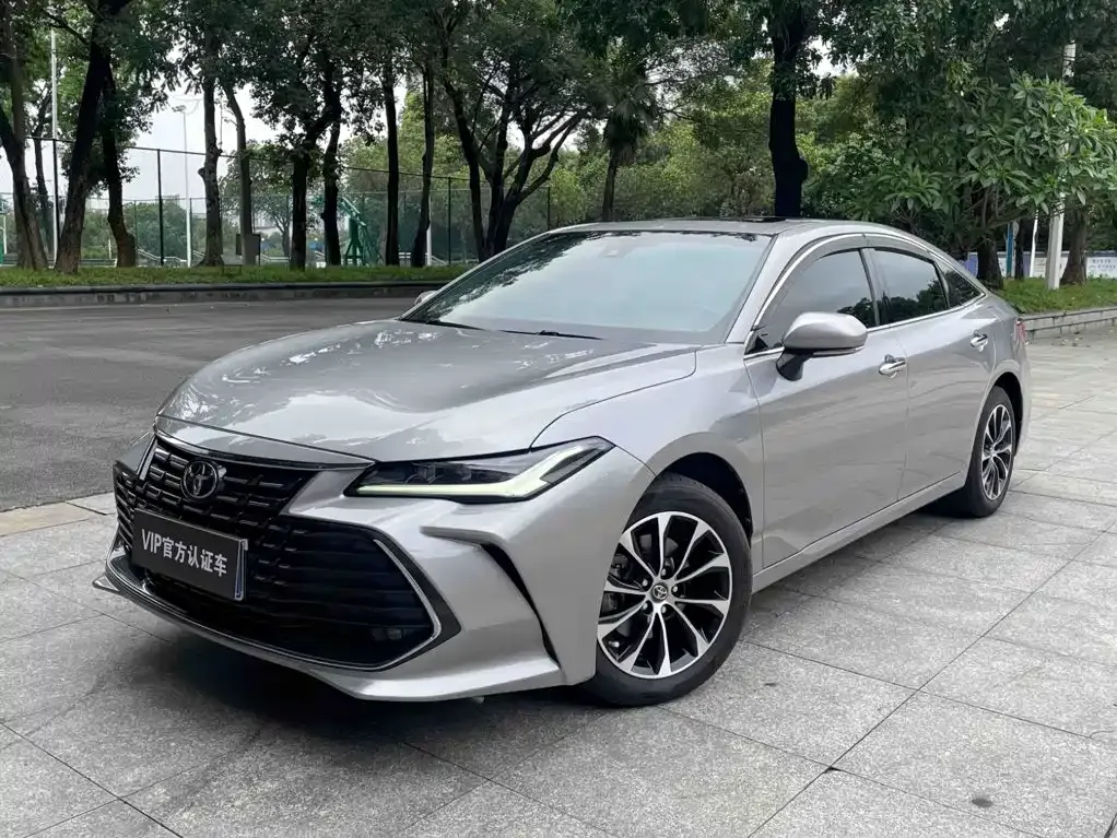 Toyota Avalon — фото 1