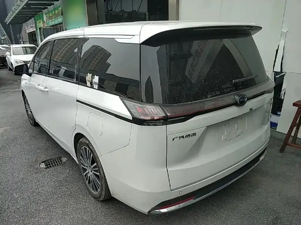 GAC Motor 传祺E8 PHEV — фото 9