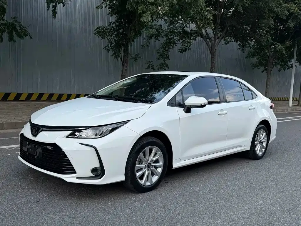 Toyota Corolla — фото 1