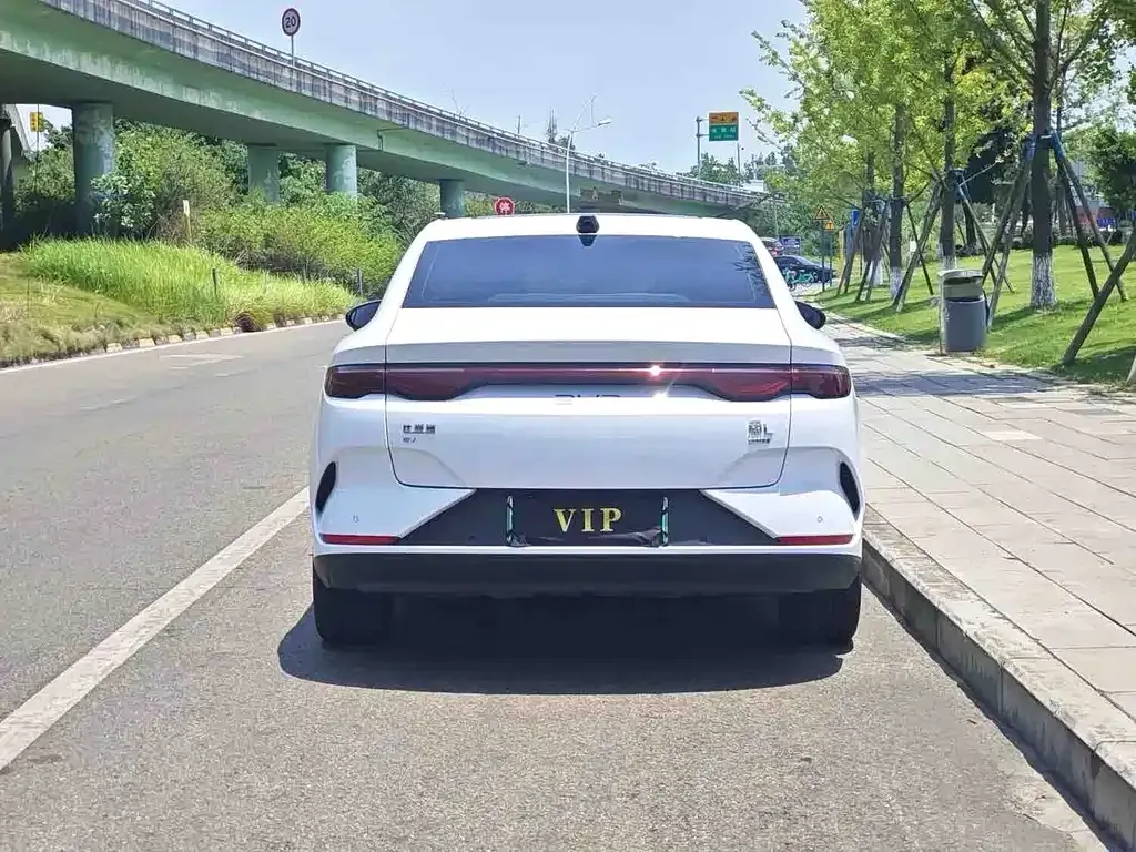 BYD Qin L — фото 7