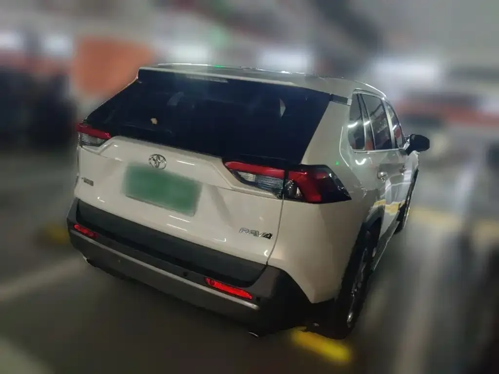 Toyota RAV4 — фото 7
