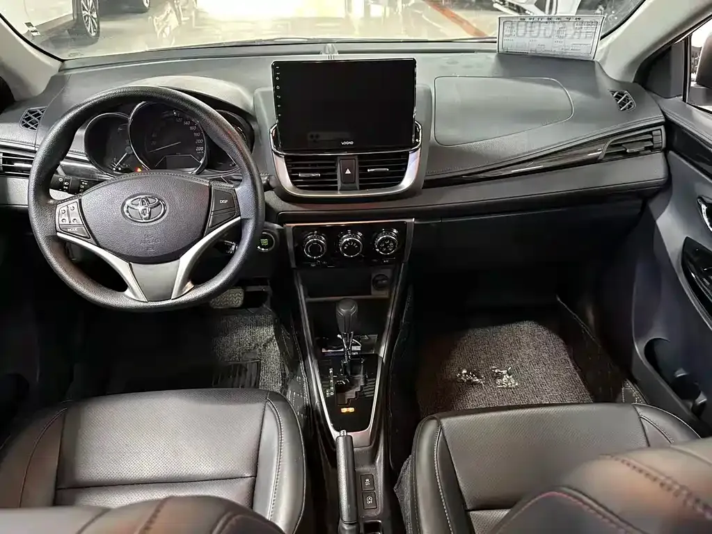 Toyota Yaris L — фото 5