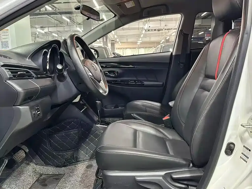 Toyota Yaris L — фото 4