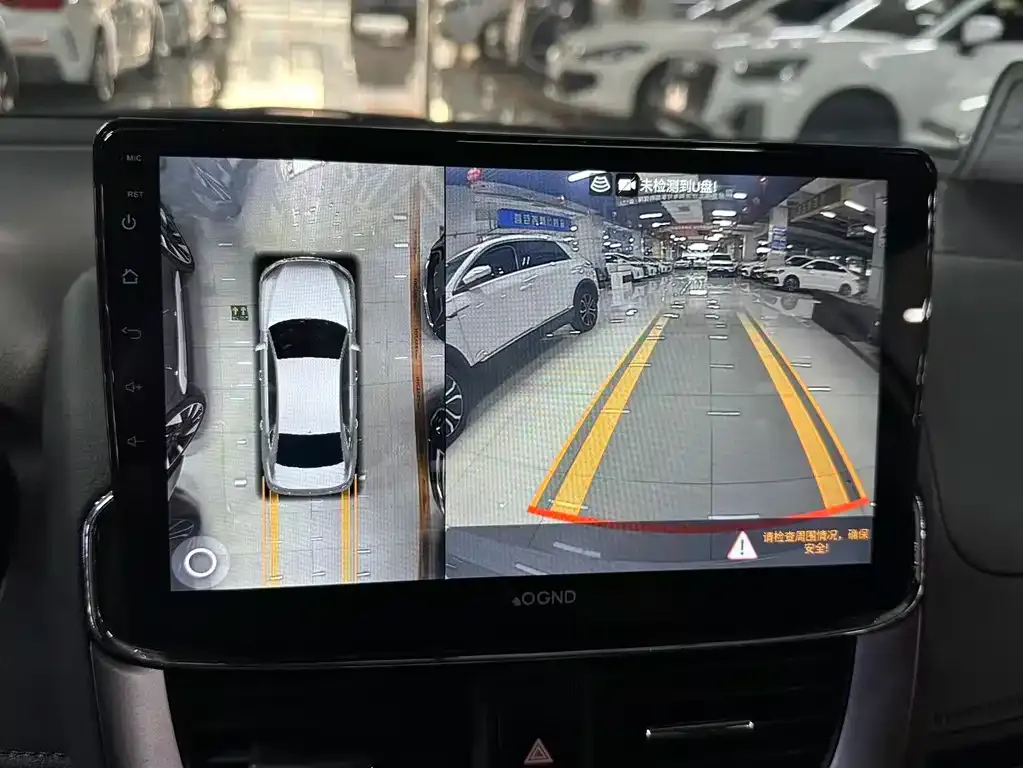 Toyota Yaris L — фото 3