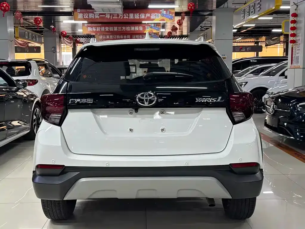 Toyota Yaris L — фото 7