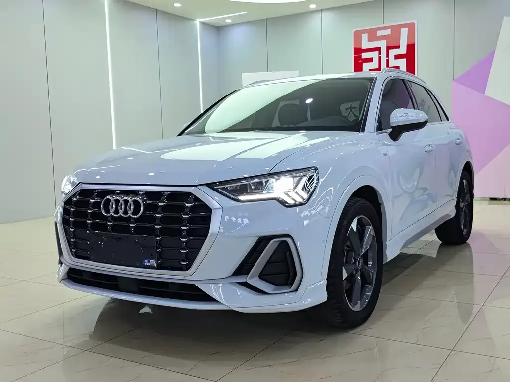 Audi Q3 — фото 1
