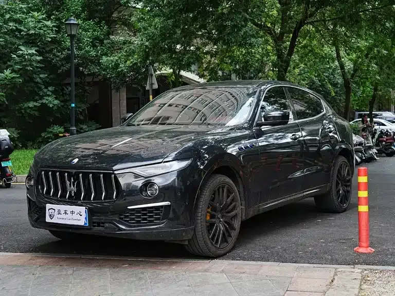 Maserati Levante — фото 1