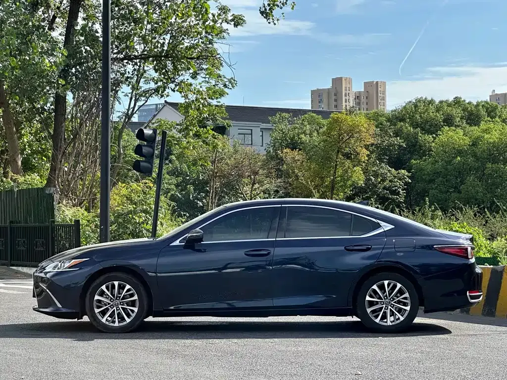 Lexus ES — фото 5