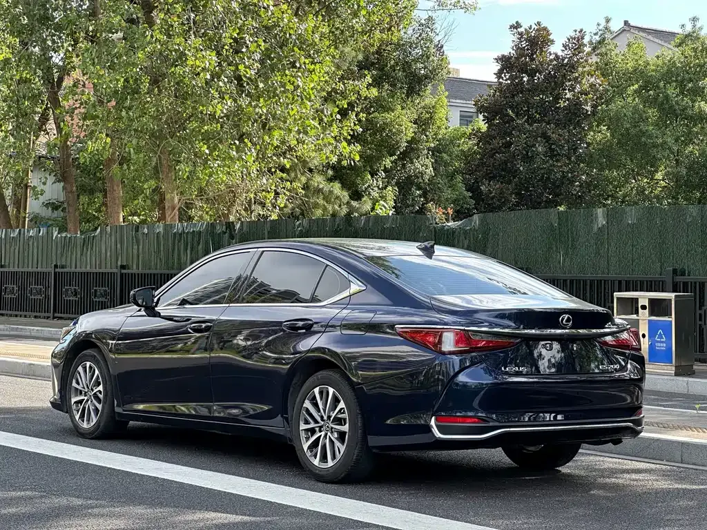 Lexus ES — фото 3