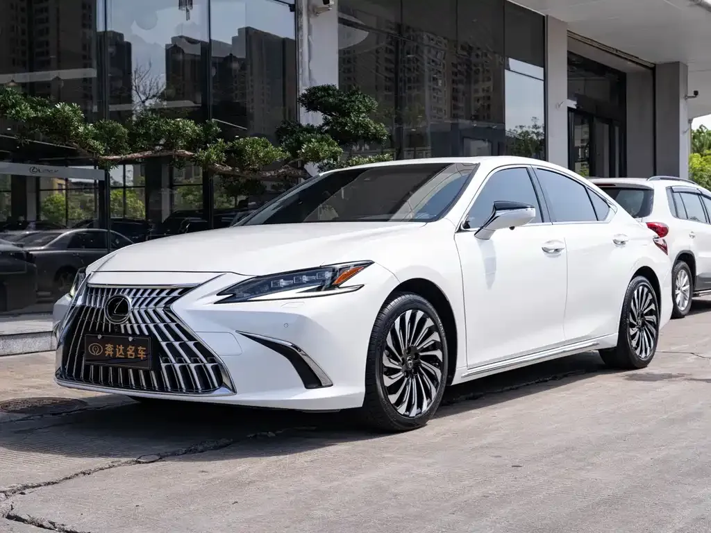 Lexus ES — фото 1