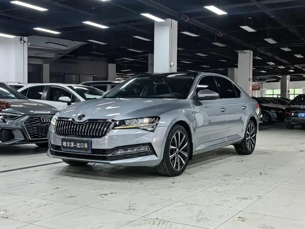 Skoda Superb — фото 1