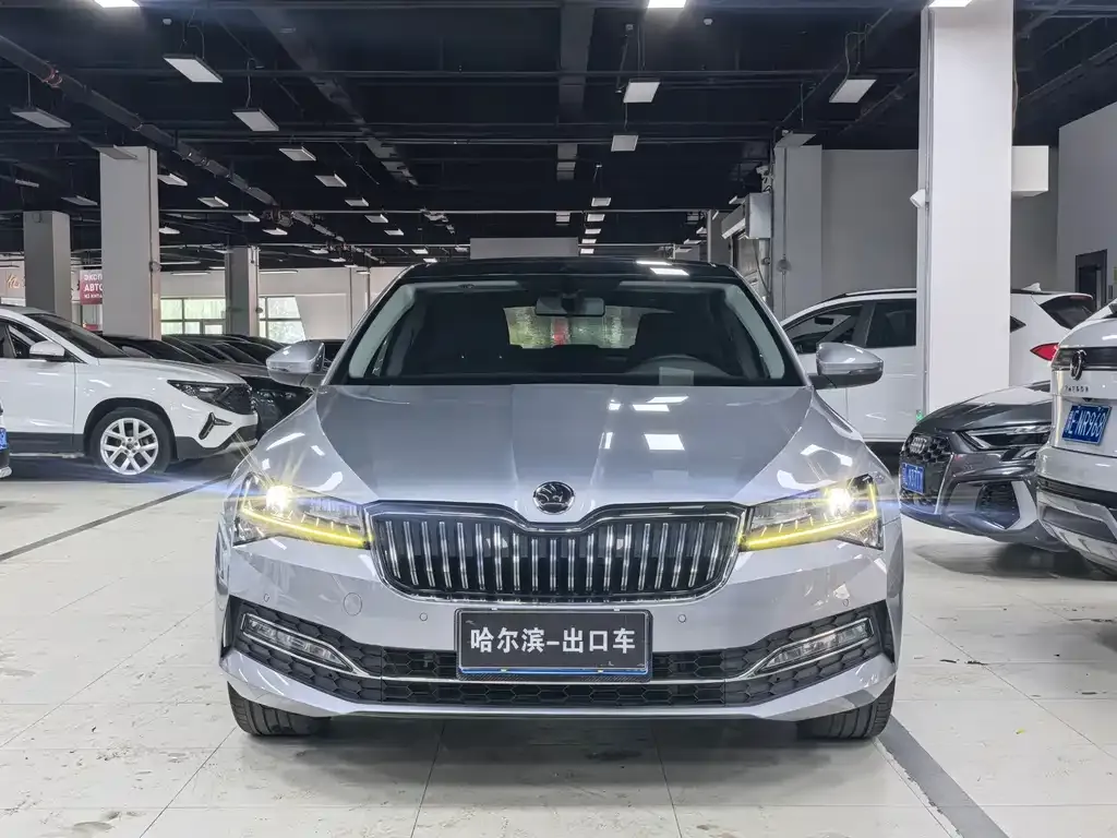 Skoda Superb — фото 2