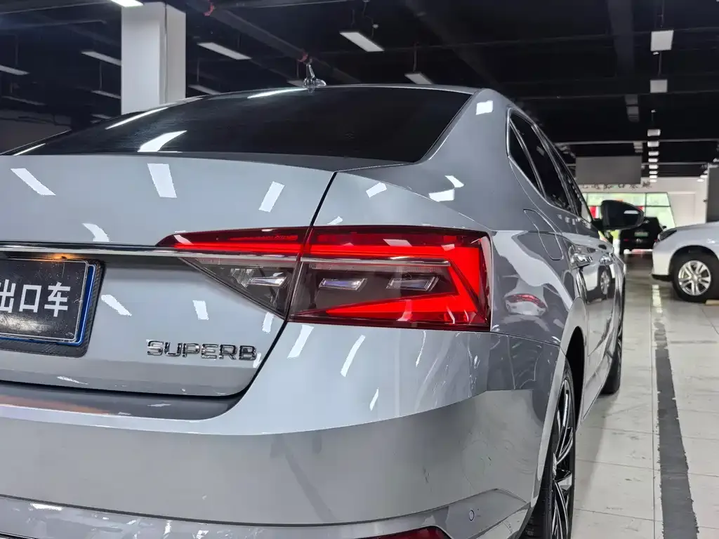 Skoda Superb — фото 5