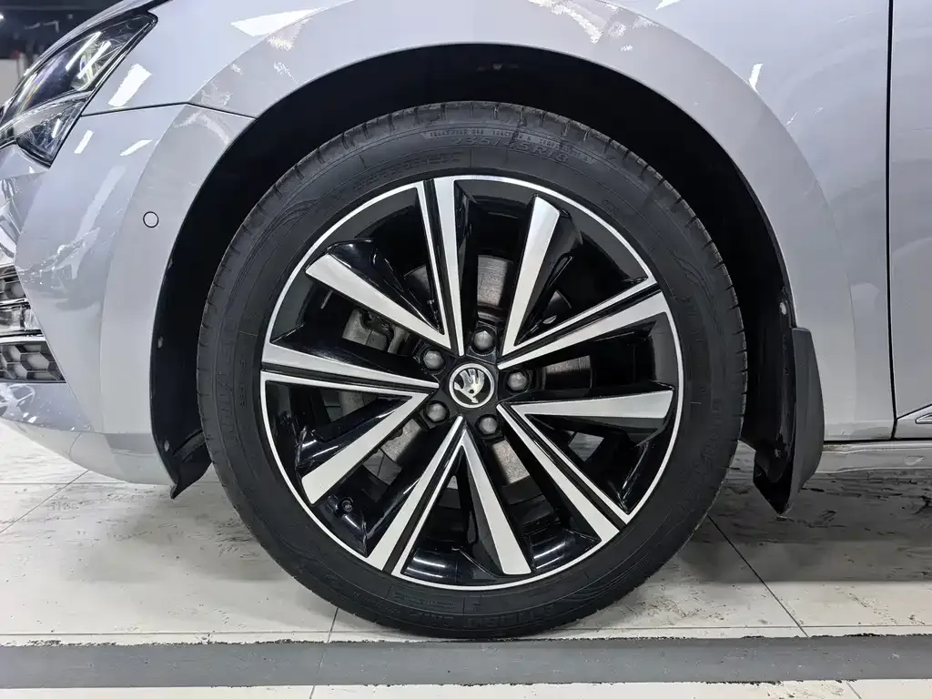 Skoda Superb — фото 4