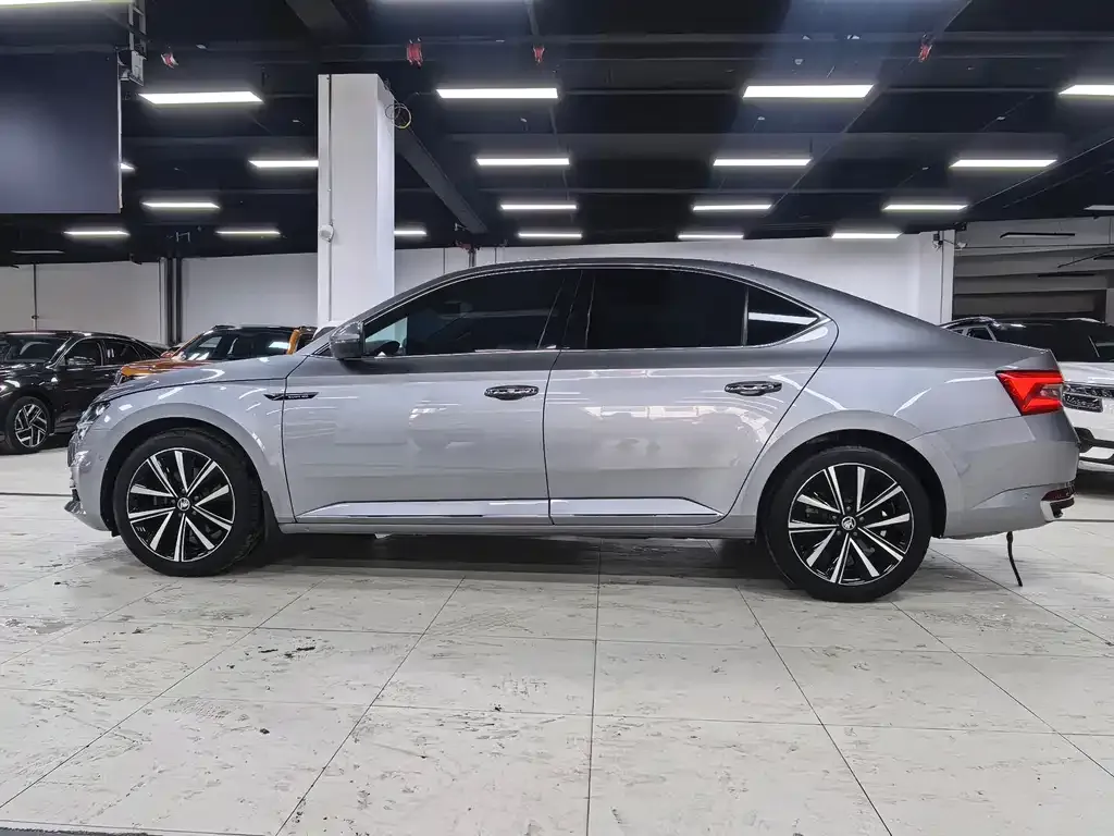 Skoda Superb — фото 7