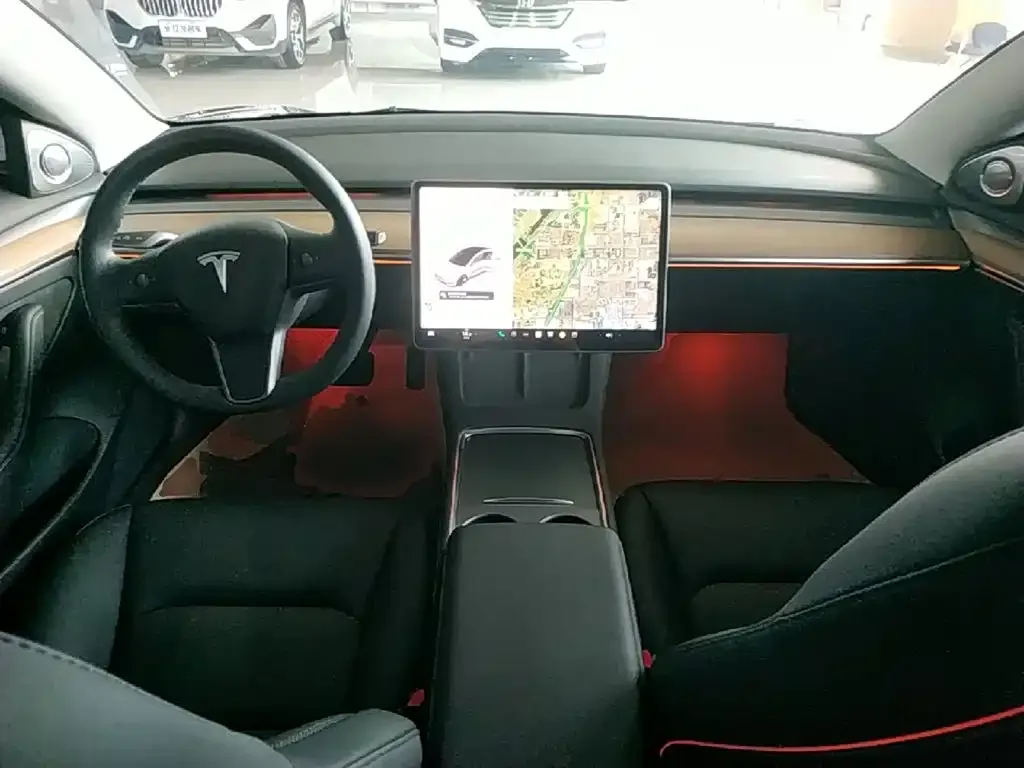 Tesla Model 3 — фото 2