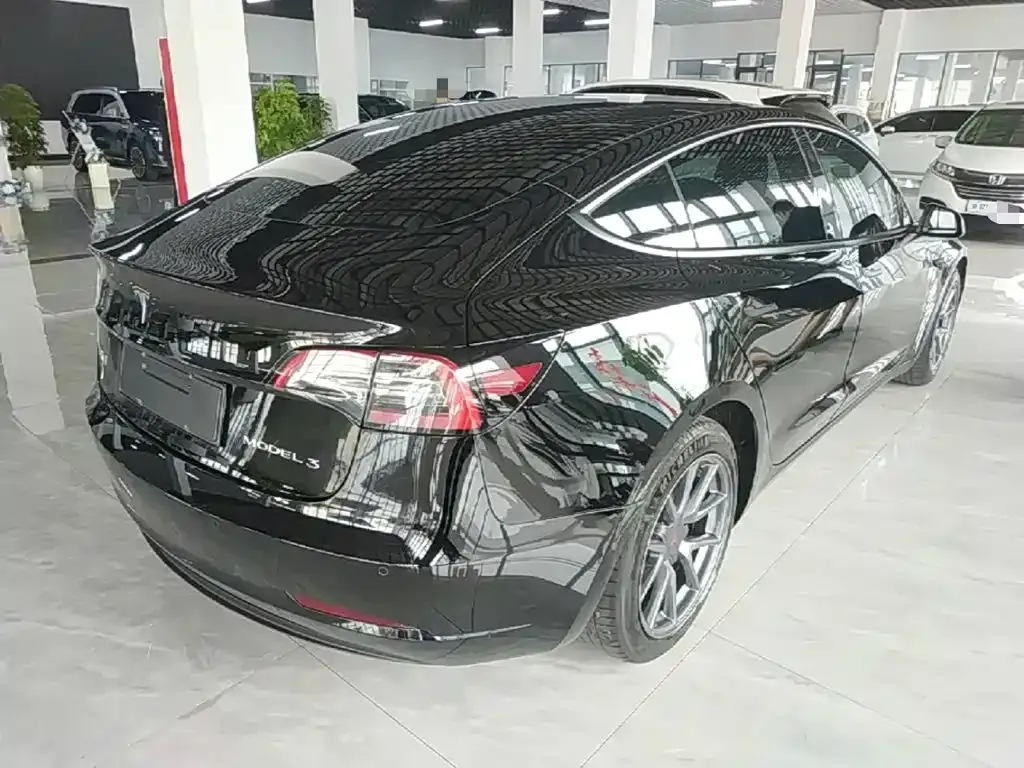 Tesla Model 3 — фото 6