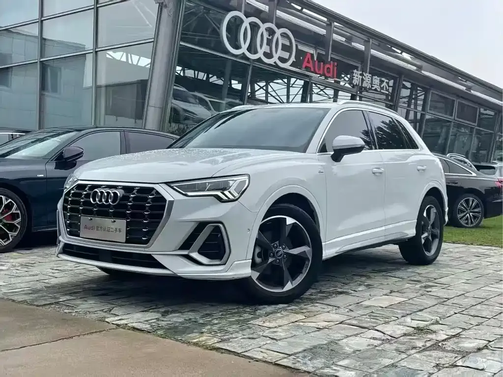 Audi Q3 — фото 1