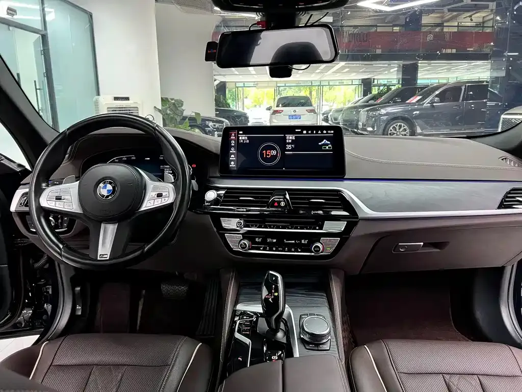BMW 5 Series — фото 5