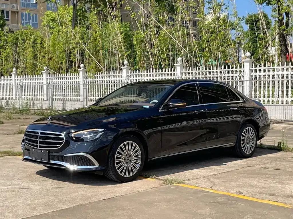 Mercedes-Benz E-Class — фото 9