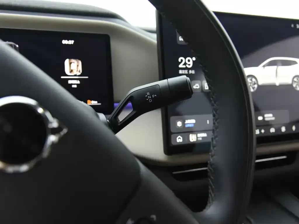 Volvo XC70 Plug-in Hybrid — фото 8
