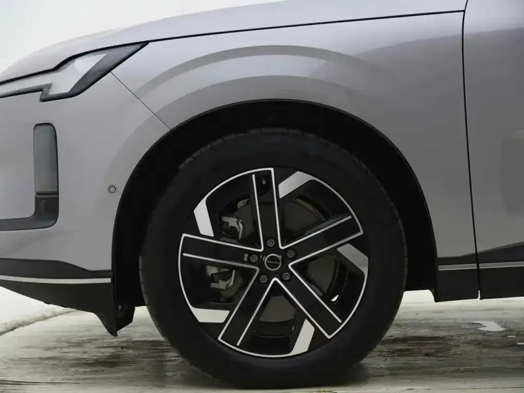 Volvo XC70 Plug-in Hybrid — фото 9