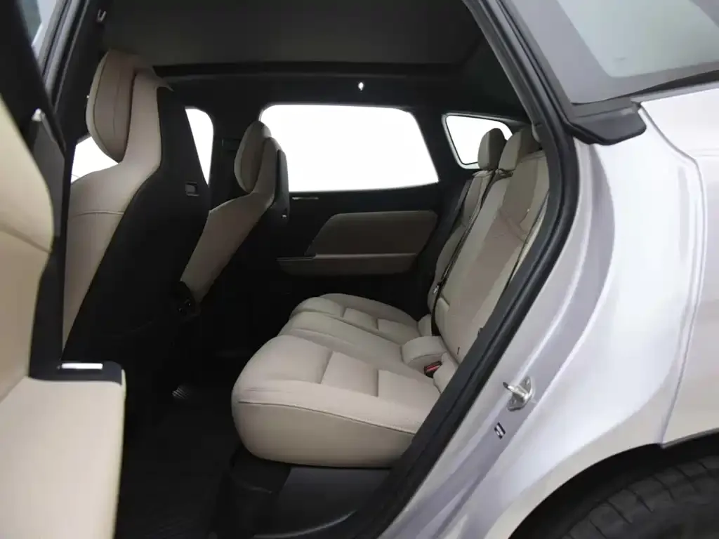 Volvo XC70 Plug-in Hybrid — фото 10