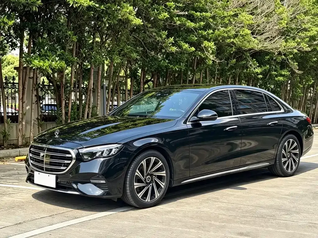 Mercedes-Benz E-Class — фото 1