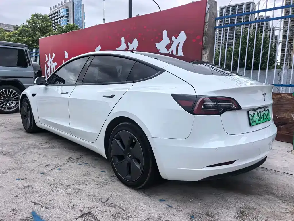 Tesla Model 3 — фото 10