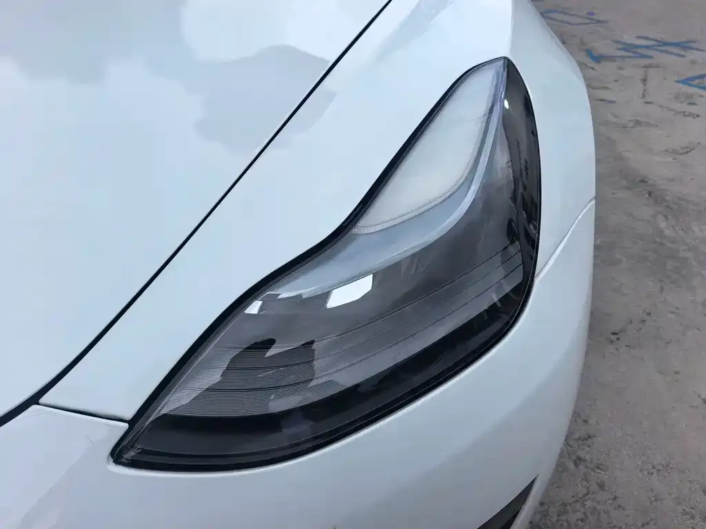 Tesla Model 3 — фото 8