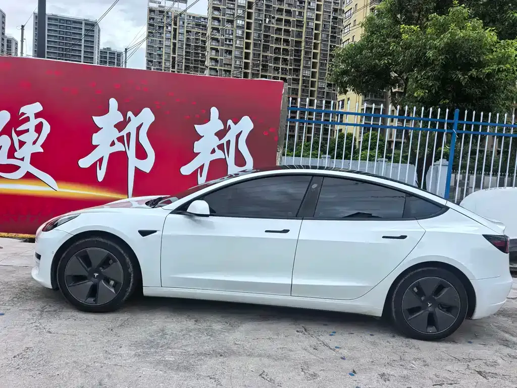 Tesla Model 3 — фото 9