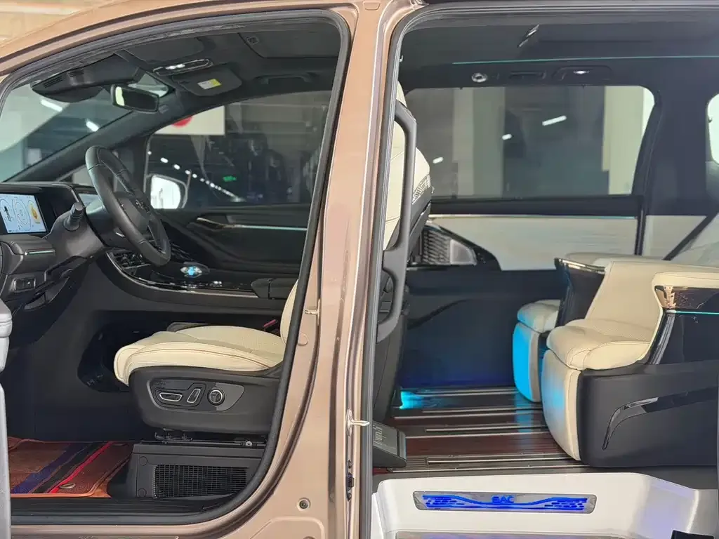 GAC Motor Trumpchi M8 — фото 8