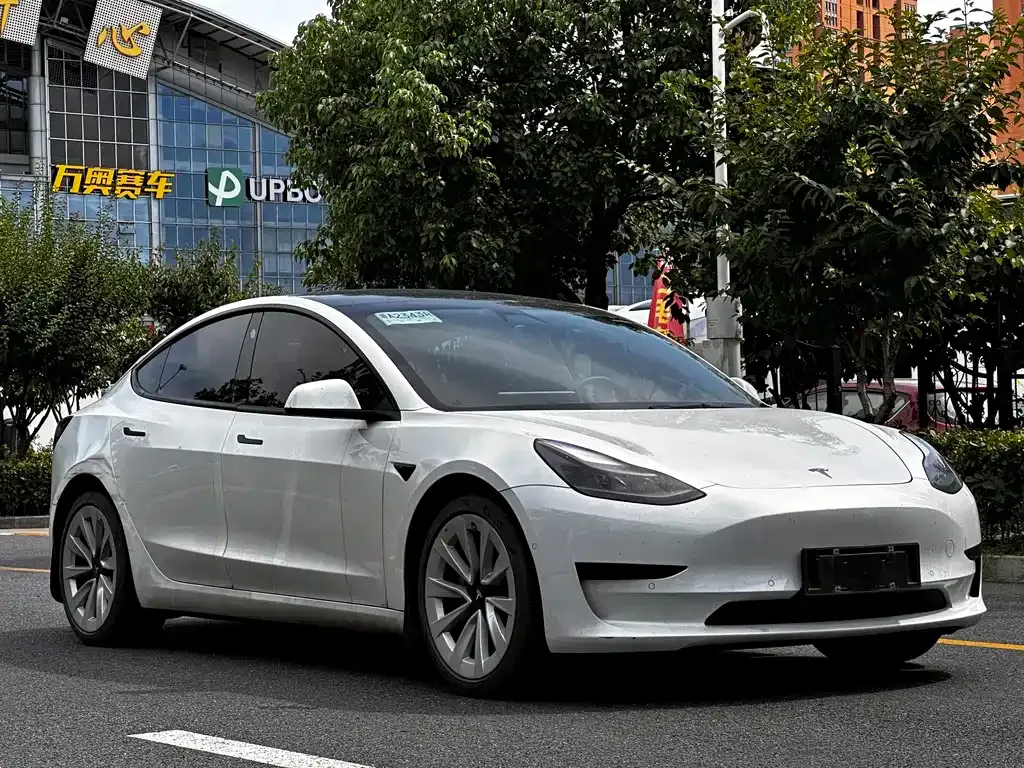 Tesla Model 3 — фото 3