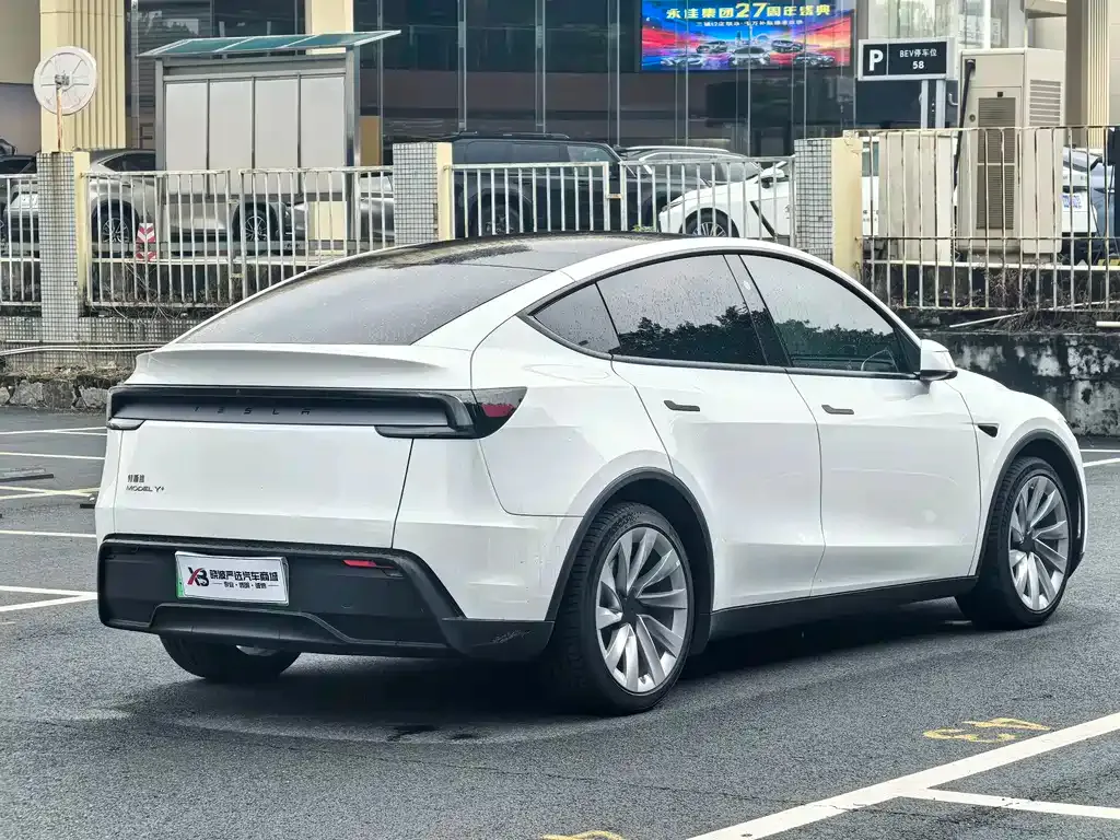 Tesla Model Y — фото 4