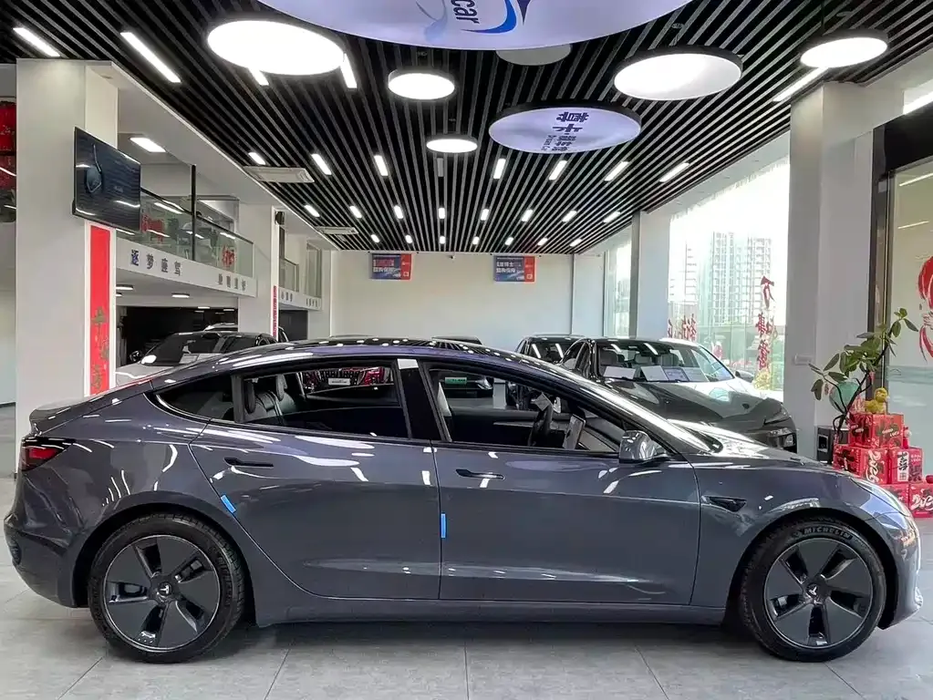 Tesla Model 3 — фото 6