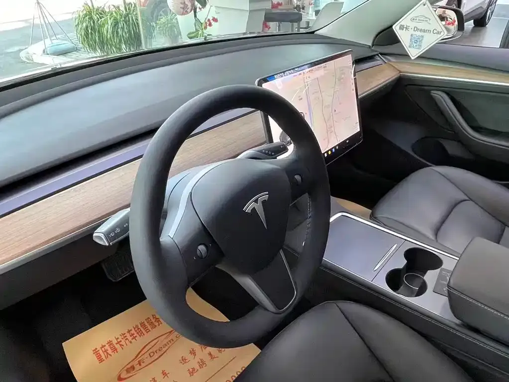 Tesla Model 3 — фото 9