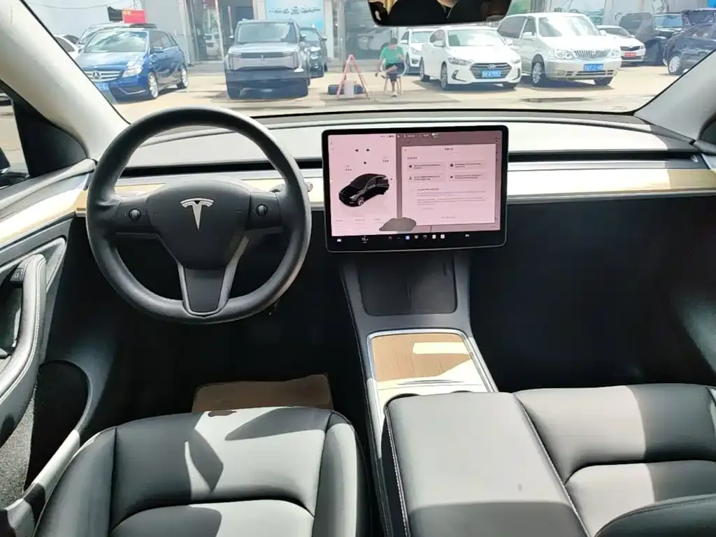 Tesla Model Y — фото 5