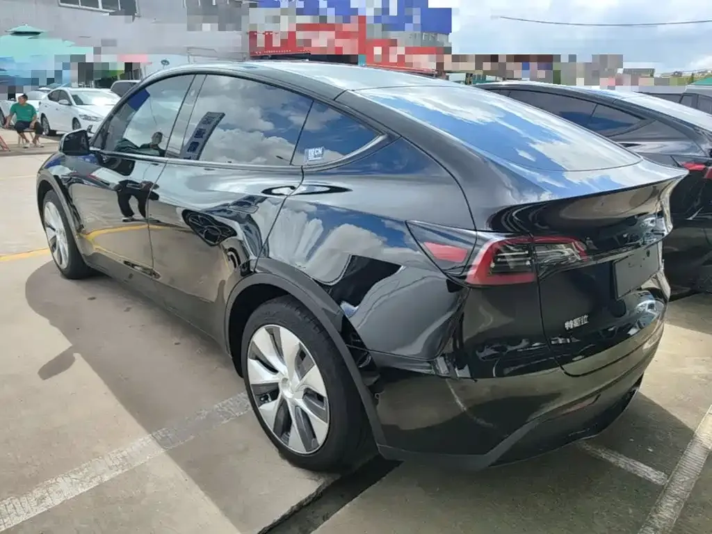 Tesla Model Y — фото 6