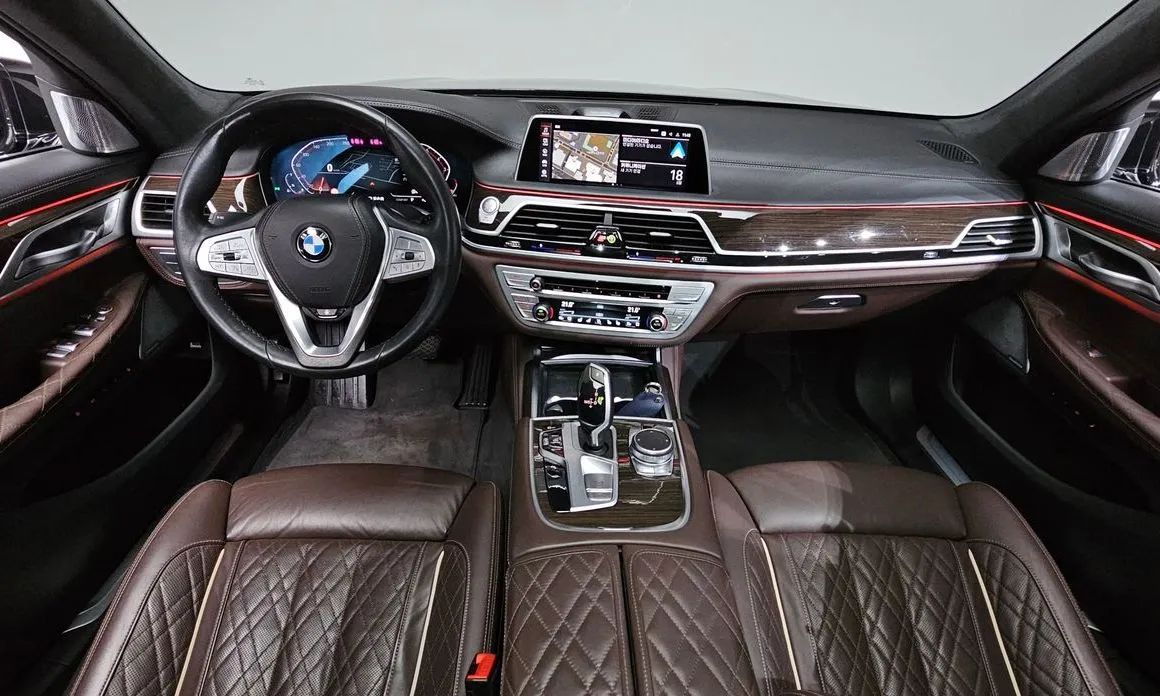 BMW 7-Series — фото 10